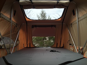 Tenda, kamar mandi umum | Didekorasi berbeda-beda dan tempat tidur lipat/tambahan
