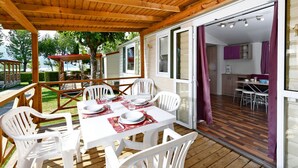 Mobile Home (Titania) | Terrace/patio - Camping Punta Lago (Calceranica al Lago)