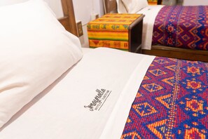 Hypo-allergenic bedding, down duvets, Select Comfort beds, minibar - Imaynalla Hostel (Sucre)