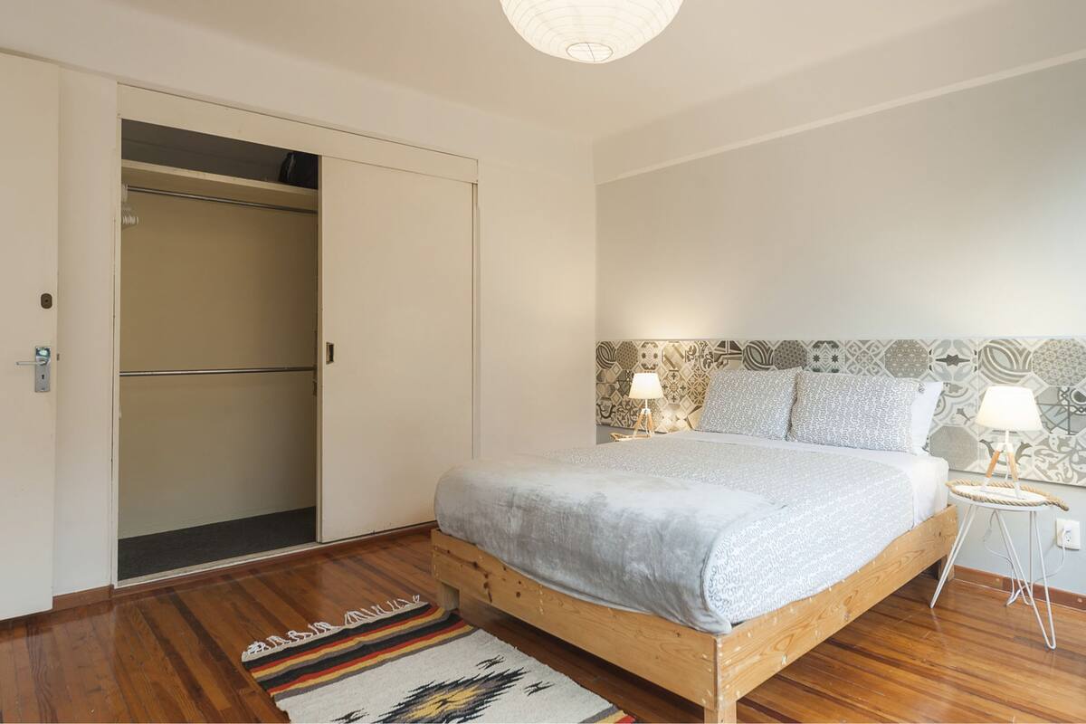 3 bedrooms, blackout curtains, iron/ironing board, cots/infant beds