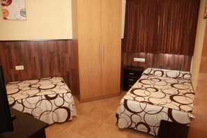 デラックス ダブルルーム | WiFi (無料)、ベッドシーツ、車椅子でアクセスできる設備