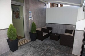 Property entrance - Hostal Doña Manuela (Málaga)