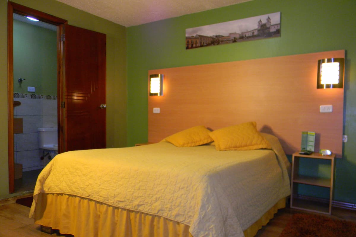 Single Room | In-room safe, desk, free WiFi