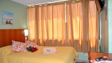 Habitación doble | Escritorio, wifi gratis, ropa de cama y acceso para silla de ruedas