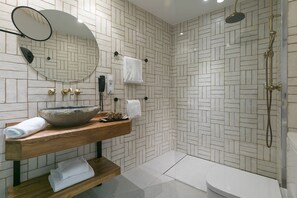 Double or Twin Room | Bathroom | Free toiletries, hair dryer, towels - Hotel Pousada Real (Caldas de Reis)