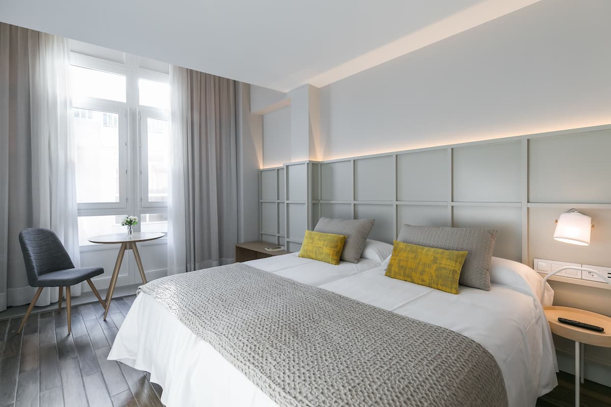 Kamer, 1 twee- of 2 eenpersoonsbedden | Luxe beddengoed, donzen dekbedden, bedden met traagschuimmatras