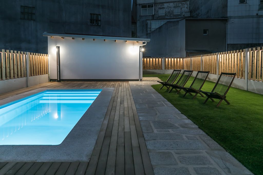 seasonal outdoor pool, open 10 am to 9 pm, pool umbrellas, pool loungers