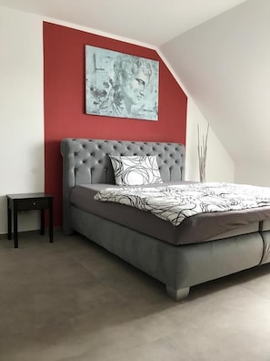 Desk, free WiFi, bed sheets - Hotel Maxdorfer Hof (Maxdorf)