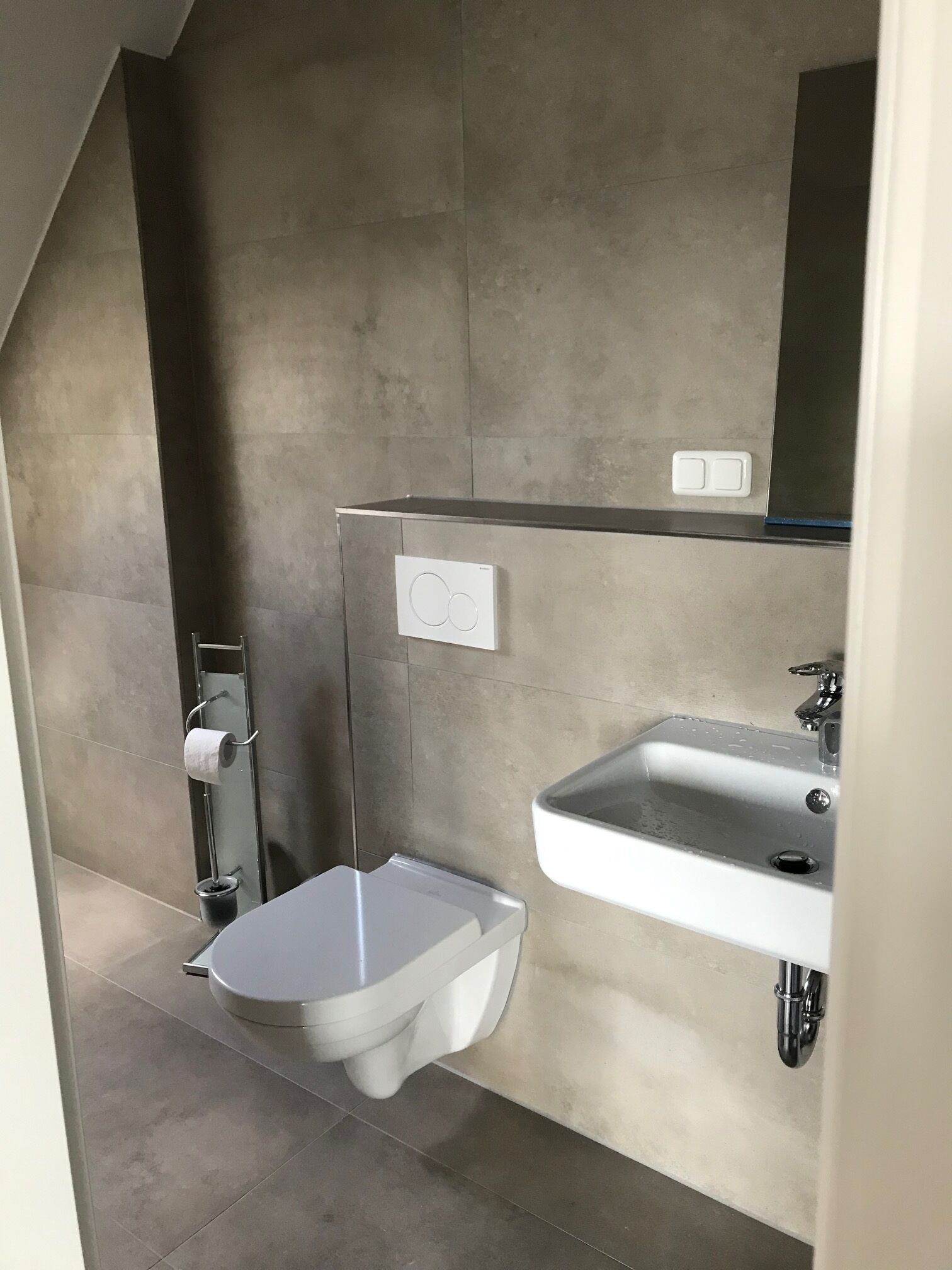 Habitación con 1 cama matrimonial o 2 individuales | Baño | Regadera, secadora de cabello, toallas 