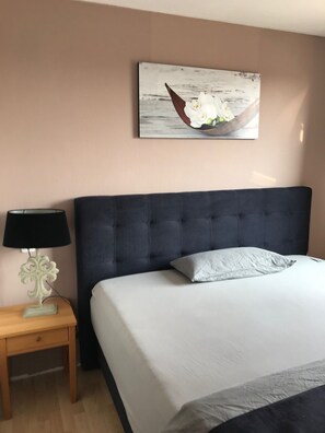 Single Room | Desk, free WiFi, bed sheets