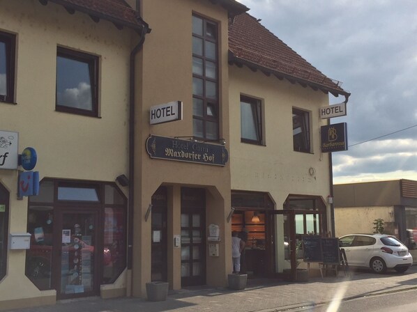 Front of property - Hotel Maxdorfer Hof (Maxdorf)