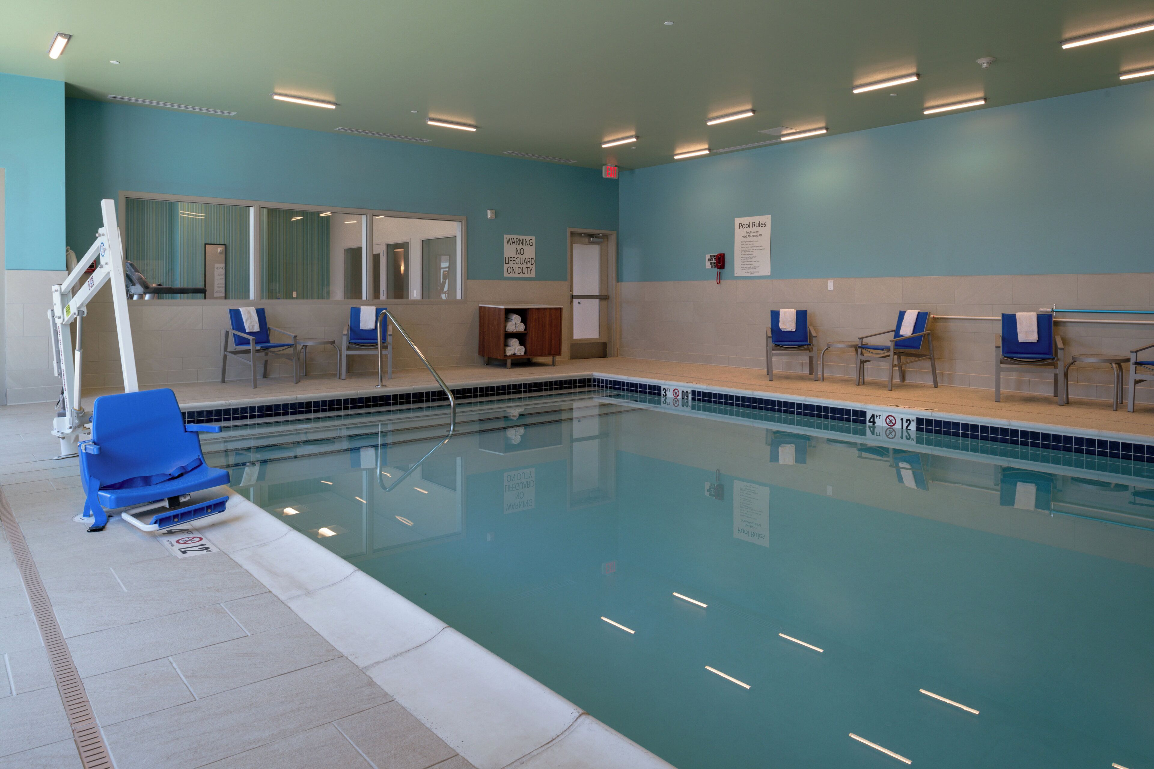 Una piscina cubierta