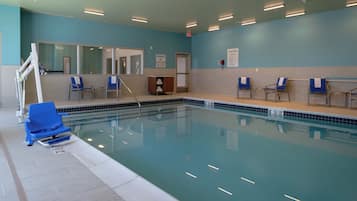 Una piscina cubierta