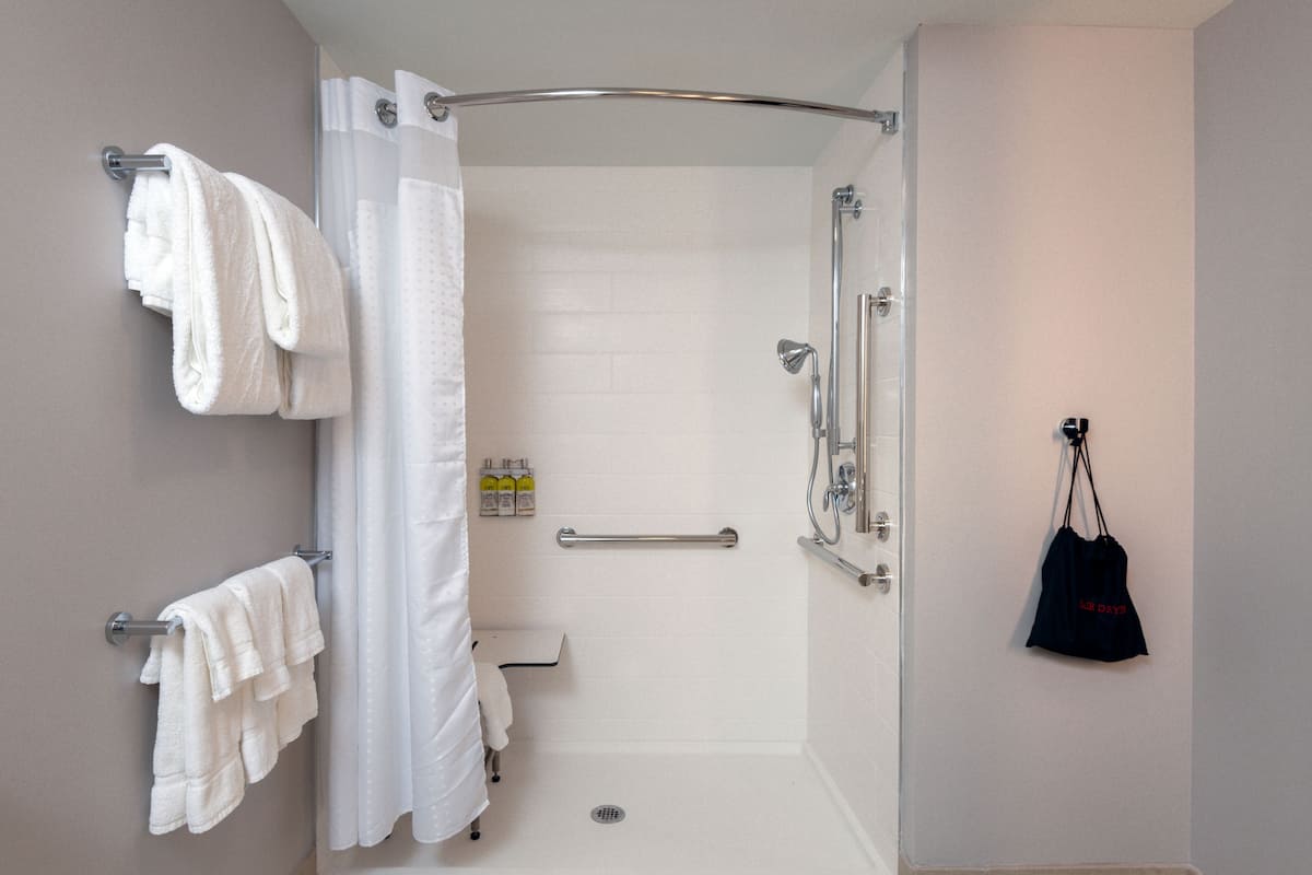 1 bedroom, in-room safe, desk, blackout curtains