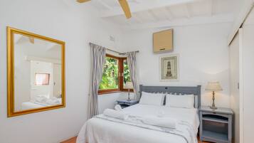 Classic Villa | 2 bedrooms, cribs/infant beds, free wired internet, bed sheets