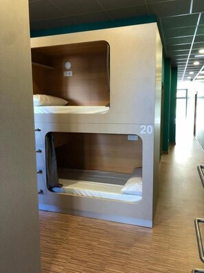 Delad sovsal - Basic - sovsal (män och kvinnor) | Ljudisolering, gratis wi-fi, sängkläder och rullstolsanpassning