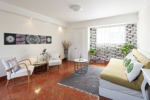 Room, Multiple Beds, Non Smoking | Living room | 40-inch flat-screen TV with cable channels, TV, Netflix