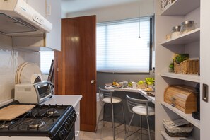 Fridge, microwave, stovetop, coffee/tea maker - Masaryk Best Corner (Mexico City)
