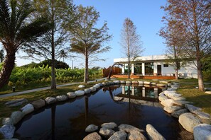 Lobby sitting area - Taroko Yan Hai Bo Villa (Xincheng)