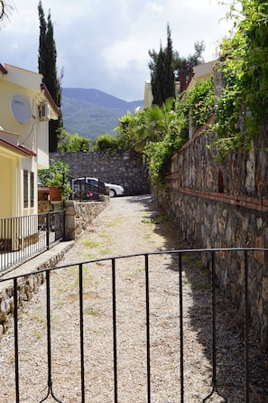 Courtyard - Pinewoods Villa (Fethiye)