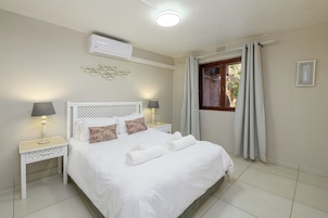 Villa clásica, 1 habitación | 1 dormitorio, caja fuerte, tabla de planchar con plancha