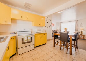 Family Apartment, 1 Bedroom | Private kitchen