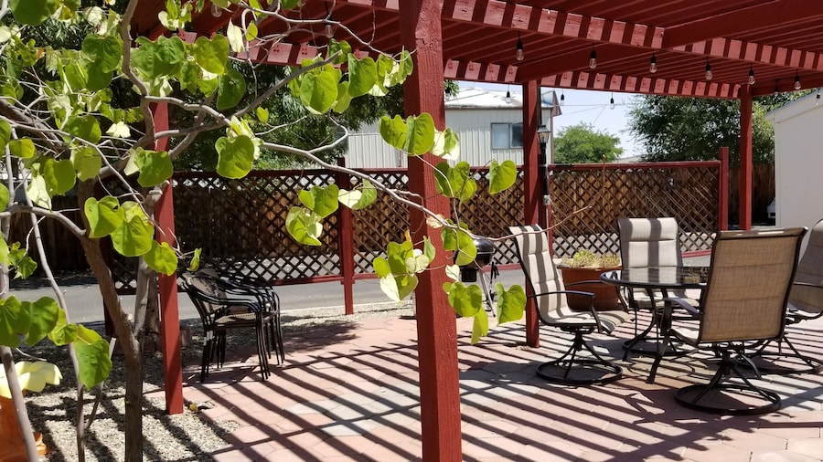 1 or 3 Bedroom Apartment with Full Kitchen