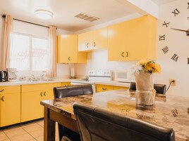 家庭公寓, 1 间卧室 | 私人厨房 | 大冰箱、微波炉、烤箱、炉灶