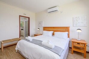 Luxury-Villa, 2 Schlafzimmer | Bügeleisen/Bügelbrett, Babybetten, Bettwäsche