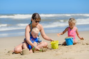 Nära stranden, vit sandstrand, kajakpaddling och rodd/paddling