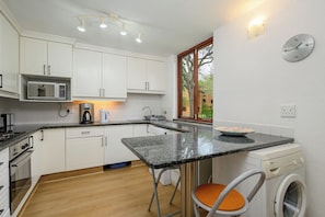 Standard Triple Room | Private kitchen | Microwave, electric kettle