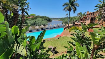 2 piscinas al aire libre