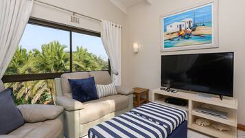 Classic Villa | Living area | Flat-screen TV, ping pong