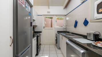 Classic Villa | Private kitchen | Full-sized fridge, microwave, oven, dishwasher