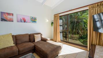 Classic Villa, 3 Bedrooms | Living area