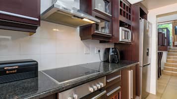 Classic Villa, 3 Bedrooms | Private kitchen | Microwave, electric kettle, toaster