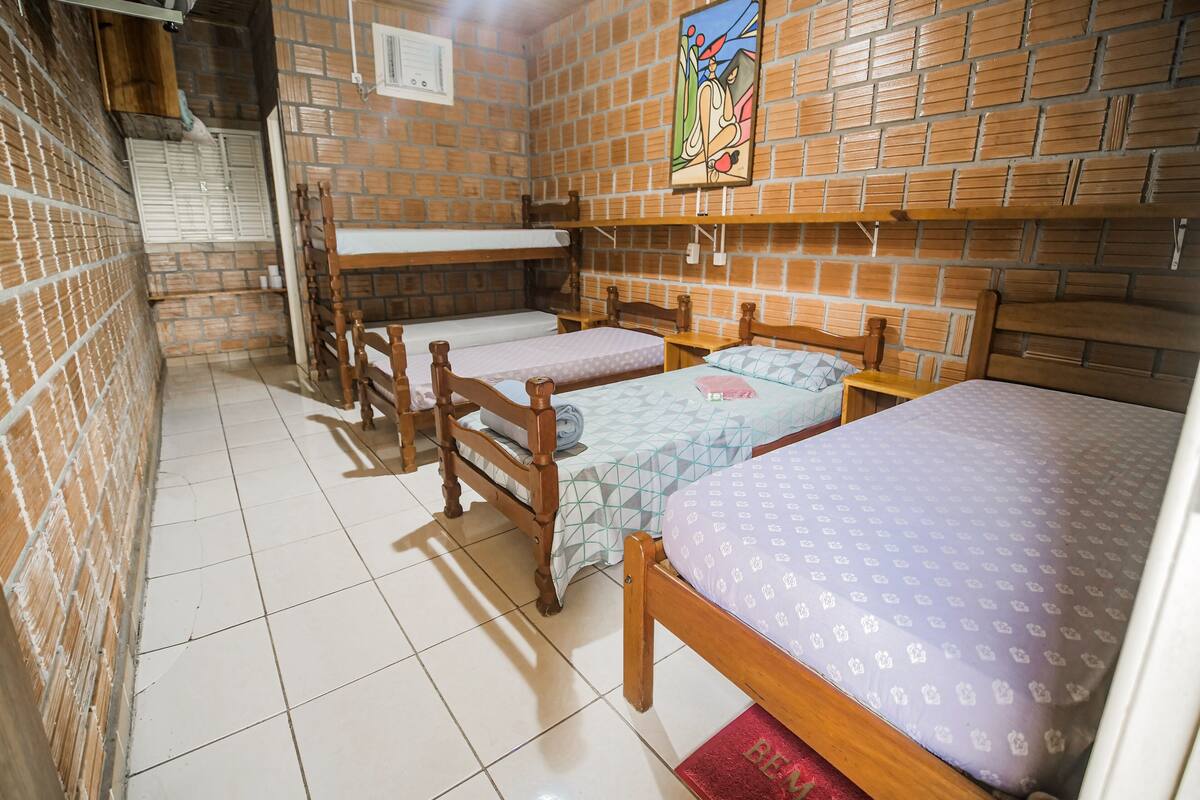 Habitación familiar, varias camas, no fumadores | Sistema de insonorización, wifi gratis, ropa de cama