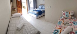 Quadruple Room | Minibar, blackout drapes, rollaway beds, free WiFi - Pousada Vila Regina (Penha)