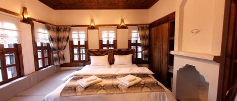 Standard Double Room | Minibar, soundproofing, iron/ironing board, free WiFi