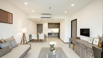 Premier Suite | Living area | 40-inch Smart TV with digital channels, TV