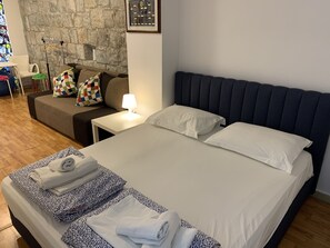 Doppelzimmer, 1 King-Bett | Bügeleisen/Bügelbrett, Bettwäsche