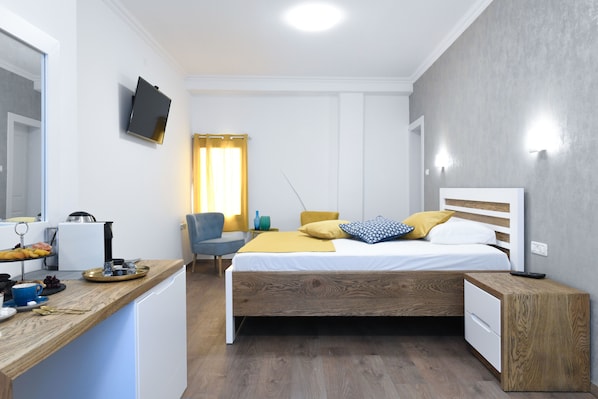 Chambre Deluxe, 1 grand lit | Bureau, Wi-Fi gratuit, draps fournis