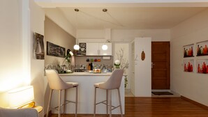 Room, 1 Double Bed, Non Smoking | In-room dining - Urban Loft (Mexico City)
