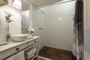 Designrum - flera sängar | Badrum | Badkar/dusch, djupt badkar, hårtork och handdukar