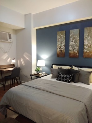 Family Condo, 1 Queen Bed with Sofa bed, Ensuite, Mountain View | 1 bedroom, individually decorated, individually furnished, desk