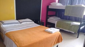 Comfort Quadruple Room, Multiple Beds, Non Smoking | Iron/ironing board, free WiFi, bed sheets - Luna House Panama (Panama City)