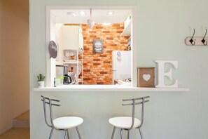 Kamar, Beberapa Tempat Tidur, Bebas Asap Rokok | Dapur pribadi | Lemari es, microwave, kompor, dan mesin pembuat kopi/teh