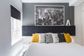 Room - Black & White Apartment (Mexico City)