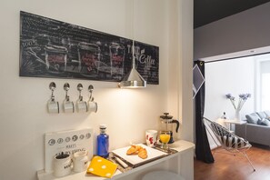 Quarto, várias camas, para não fumantes | Cozinha privada | Geladeira, micro-ondas, cooktop, cafeteira/chaleira
