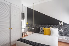 2 bedrooms, blackout drapes, iron/ironing board, free rollaway beds - Black & White Apartment (Mexico City)